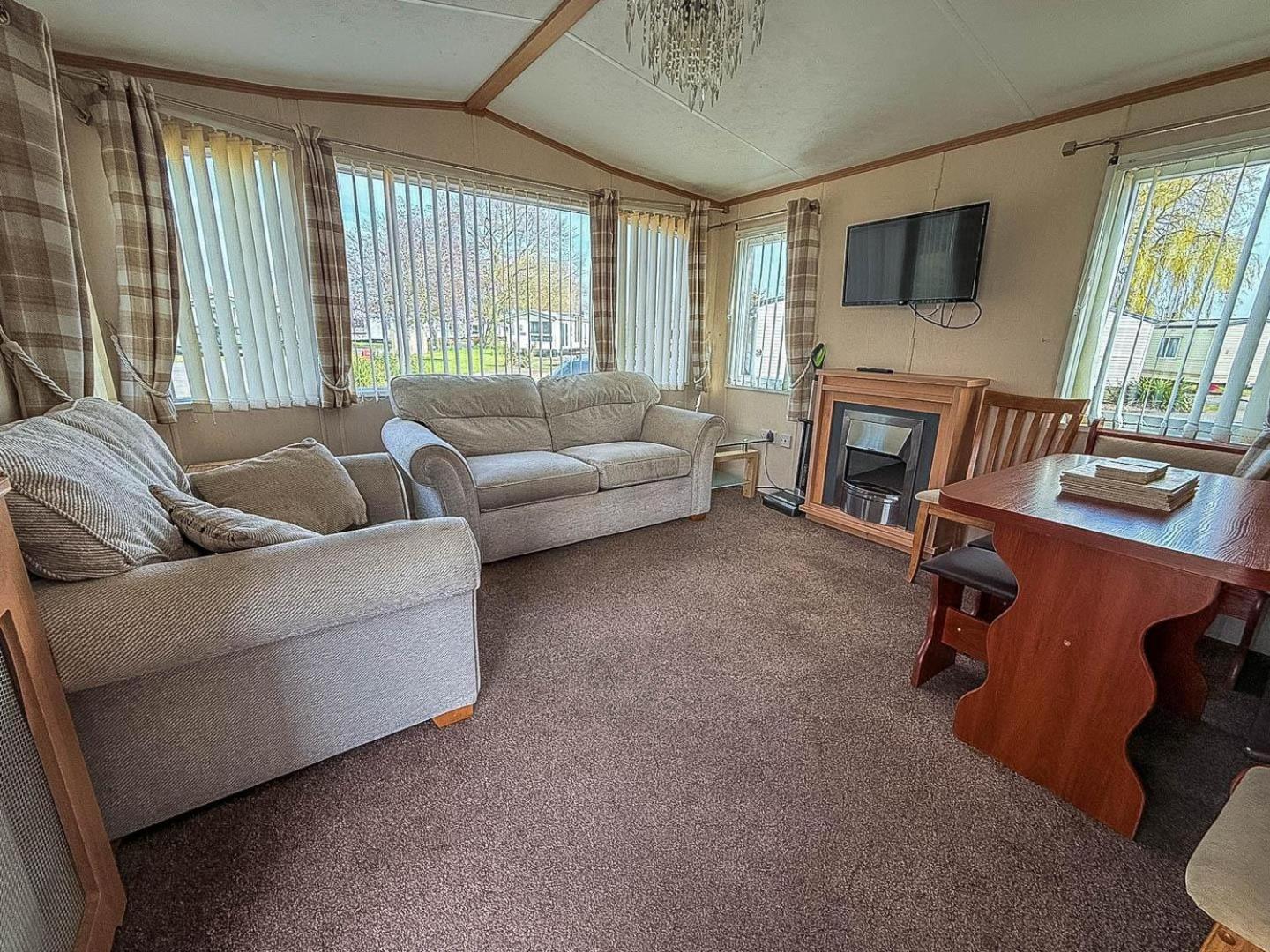 6 Berth, Wheelchair Adapted Caravan At Southview Ref 33084s * Skegness